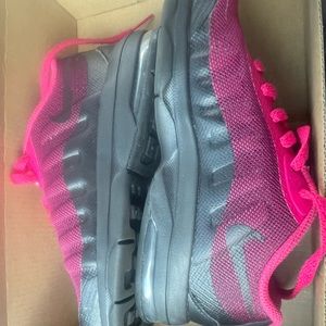 Nike air max youth size 1